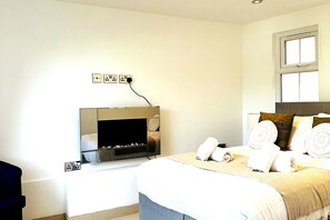 2 habitaciones, tabla de planchar con plancha, internet y ropa de cama 