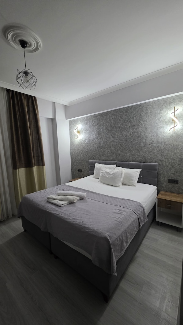 Habitación doble estándar | Escritorio, espacio para trabajar con laptop y wifi gratis