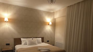 Business Suite | 1 bedroom, desk, laptop workspace, free WiFi