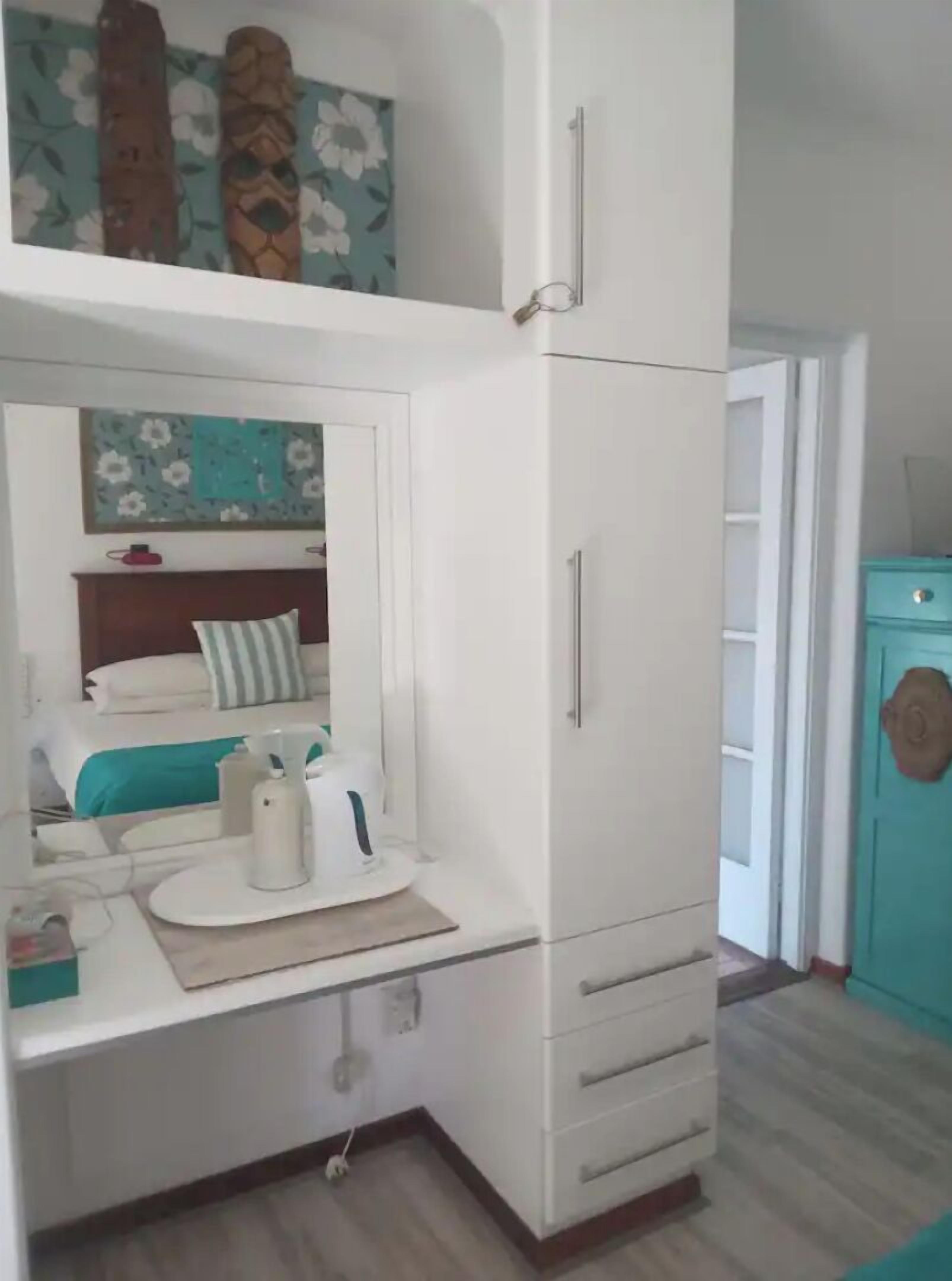 9 chambres, fer et planche à repasser, Wi-Fi, draps fournis