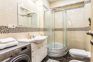 Asciugacapelli, bidet, sapone, shampoo