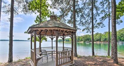 Walk to Lake Keowee: Salem Townhome w/ Deck