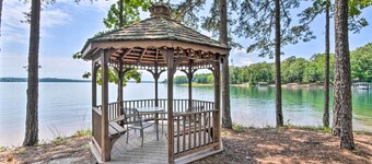 Walk to Lake Keowee: Salem Townhome w/ Deck