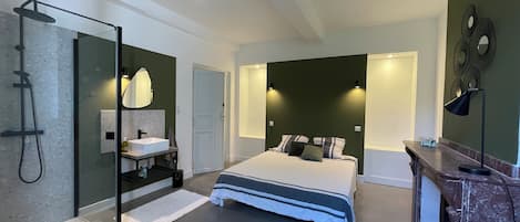 7 bedrooms, iron/ironing board, WiFi