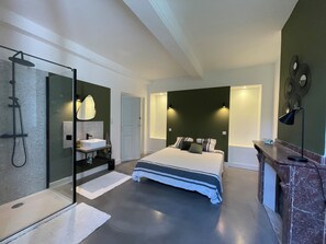 7 chambres, fer et planche à repasser, Wi-Fi