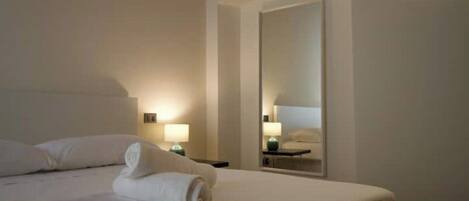 1 bedroom, bed sheets