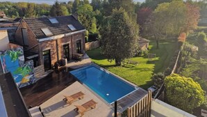 A residential property with a swimming pool, a patio with lounge chairs, and a view of the surrounding greenery. - Zennon II - Feel Good (Geraardsbergen)