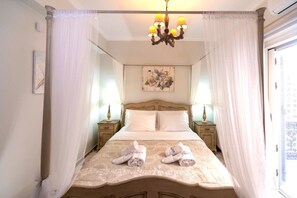 Deluxe King Suite | Egyptian cotton sheets, premium bedding, down comforters, pillowtop beds - Nautilus Luxury Suites (Delphi)