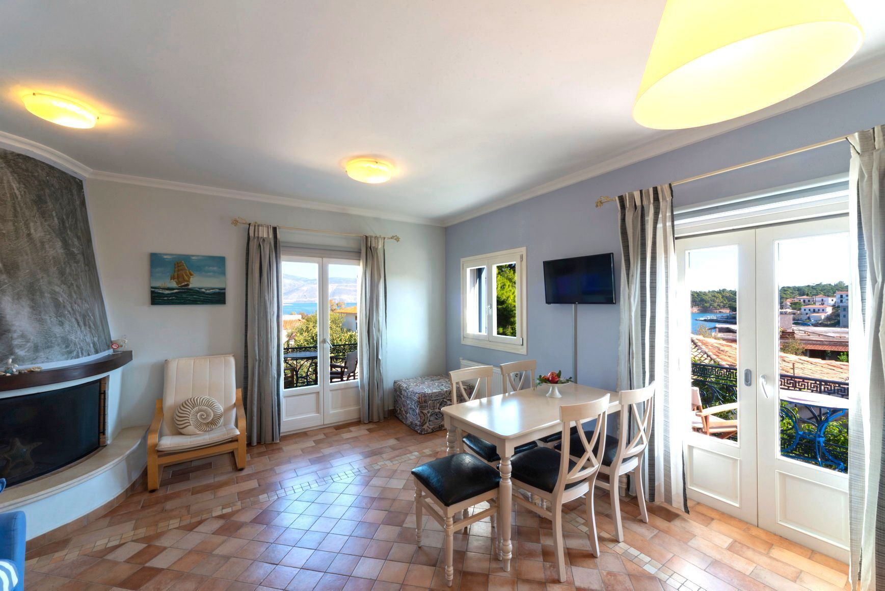 Phòng Suite Executive | Khu phòng khách | TV LCD, lò sưởi 