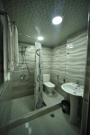Basic Double Room | Bathroom - MBM HOTEL YEREVAN (Yerevan)