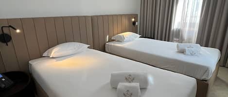 Quarto casal ou duplo | Roupas de cama antialérgicas, frigobar, cofres nos quartos