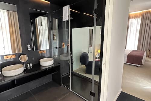 Chambre Double Deluxe | Literie hypoallergénique, minibar, coffres-forts dans les chambres