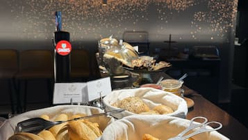 Daily cooked-to-order breakfast (EUR 15 per person)