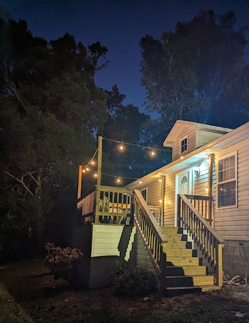 Exterior. Hillside Abode in the Heart of Historic White Springs and the Suwannee River