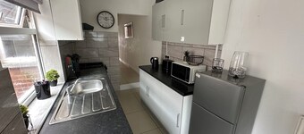 Spacious 4 Bed-house in Coventry City Centre