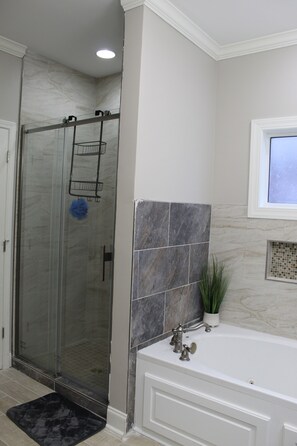 Bathroom - MSU Guest House - home away from home.  Walk to campus and ball field (Starkville)