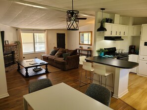 Interior - Country Hideaway close to West Point, Lagrange and Valley (West Point)
