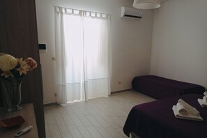 1 bedroom, desk, iron/ironing board, free WiFi