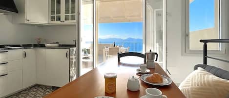 Apartemen Keluarga | Ruang makan