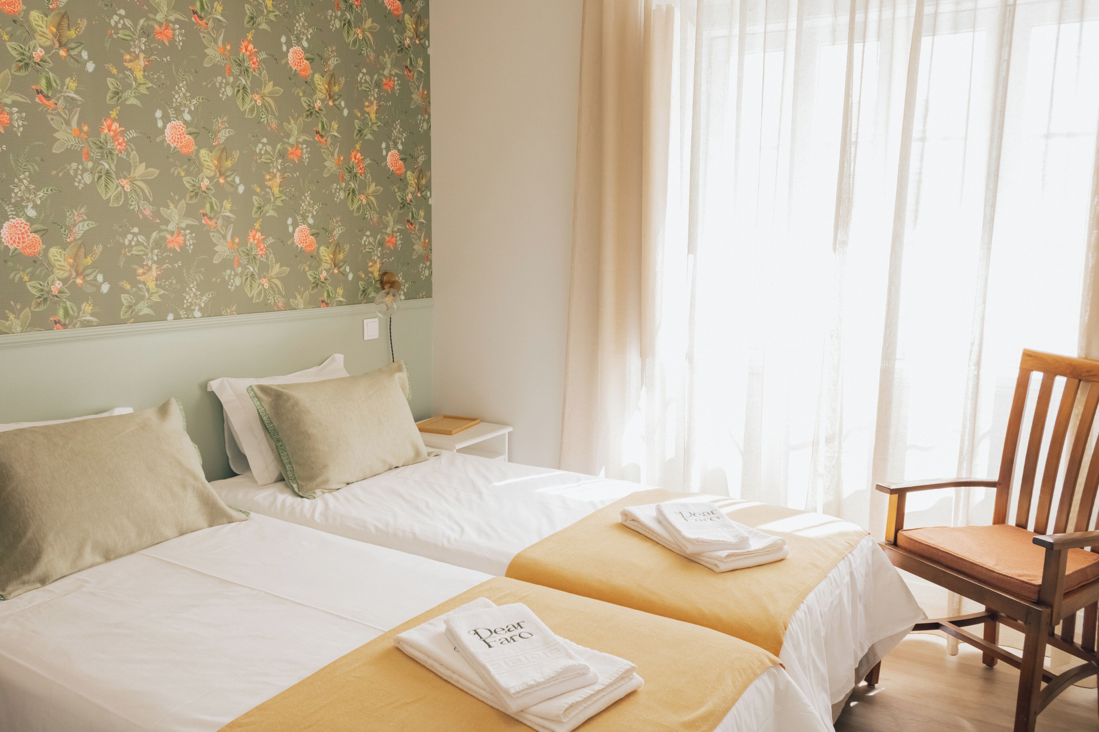 Coffres-forts dans les chambres, fer et planche à repasser