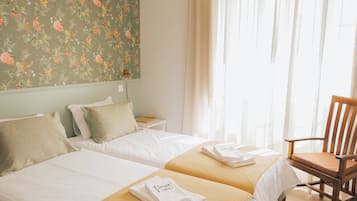 Cofres nos quartos, ferros/tábuas de passar roupa, Wi-Fi de cortesia