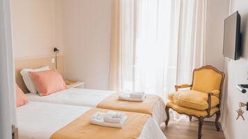 Coffres-forts dans les chambres, fer et planche à repasser