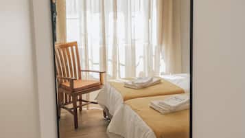Coffres-forts dans les chambres, fer et planche Ă repasser
