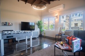 Smart TV - Private 3 BR Villa/Pool/Sleeps 8 (Noord)