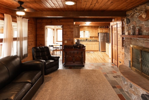 Relaxing cabin on Beaver Lake,  by Namekagon River and close to Hayward