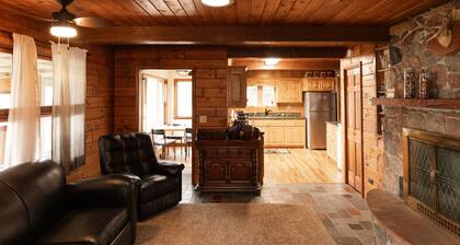 Relaxing cabin on Beaver Lake, by Namekagon River and close to Hayward