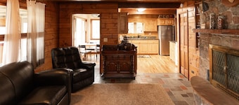 Relaxing cabin on Beaver Lake, by Namekagon River and close to Hayward