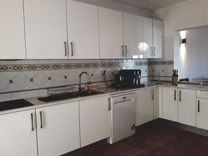 Micro-ondas, fogão, cooktop, lava-louças
