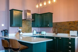 Apartment, 2 Bedrooms | Private kitchen | Microwave - Lookout by the Bay (Herne Bay)