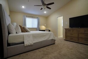 3 habitaciones, escritorio, tabla de planchar con plancha y wifi gratis