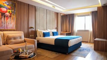 Suite junior, 1 cama King size y sofá cama, cocineta | 1 habitación, ropa de cama de alta calidad y minibar