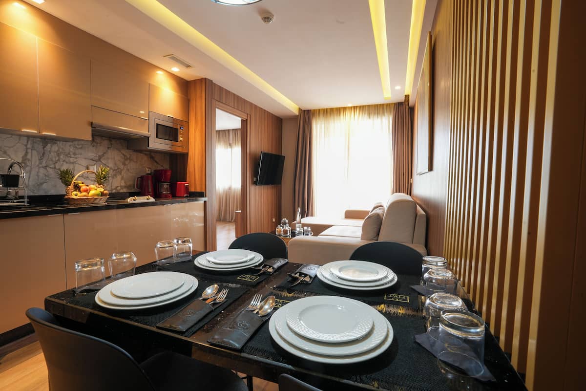 1 bedroom, premium bedding, minibar, in-room safe