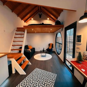 Design-Ferienhütte | Minibar, individuell dekoriert, individuell eingerichtet, Schreibtisch