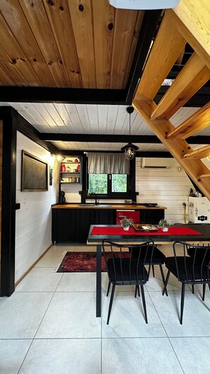 Cabana premium | Cozinha privada | Frigobar, cooktop, cafeteira/chaleira, chaleira elétrica