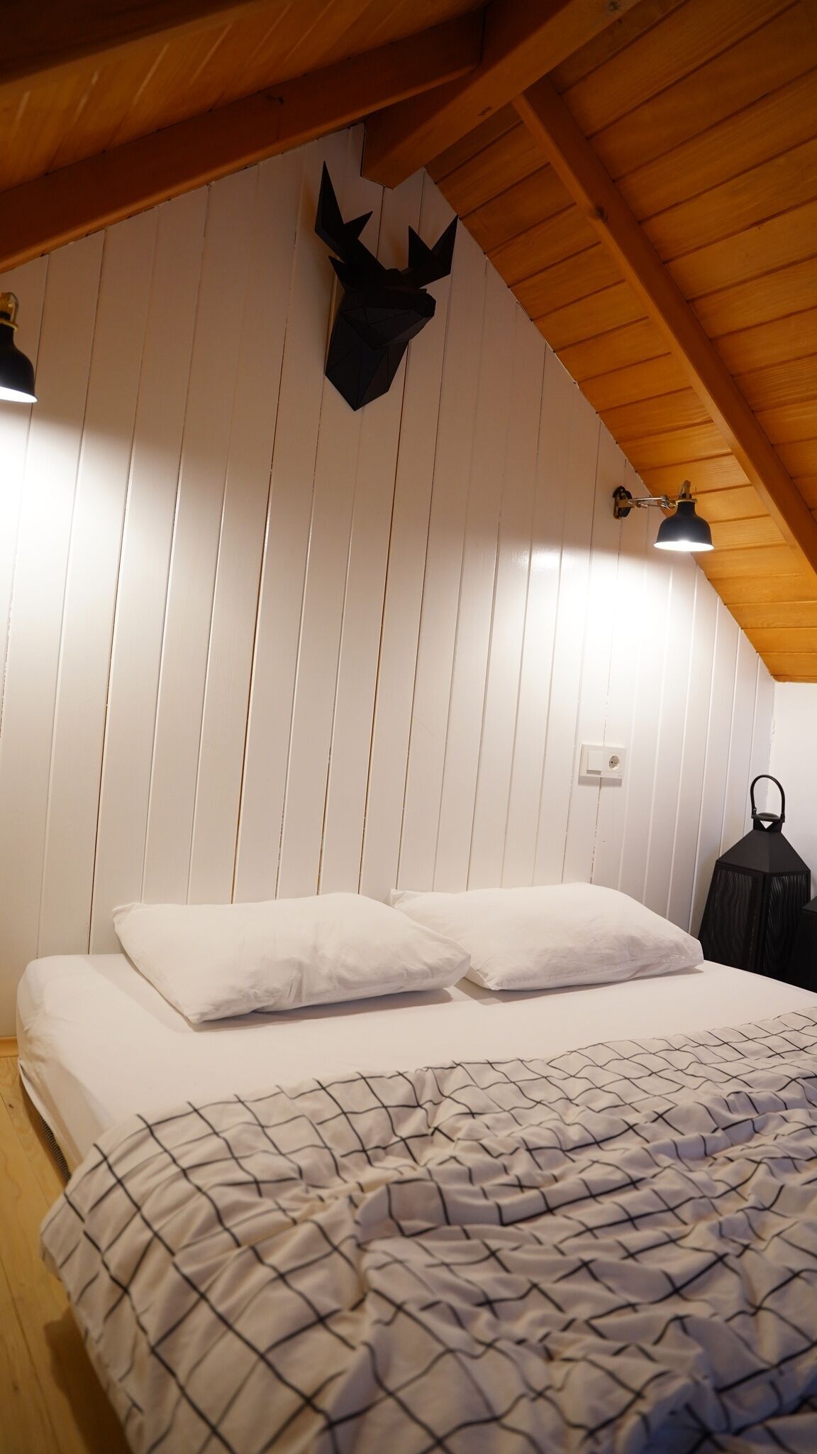 Minibar, escritorio, espacio para trabajar con laptop y wifi gratis 