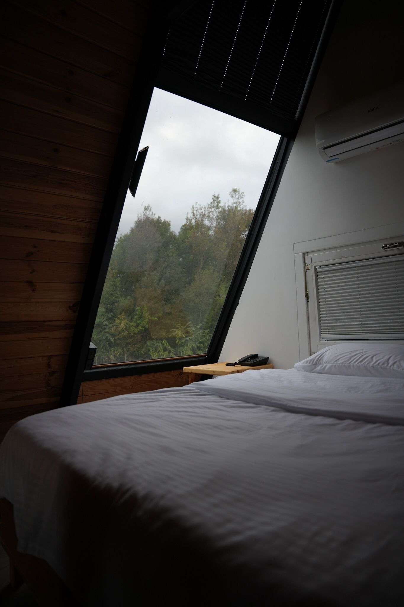 Minibar, escritorio, espacio para trabajar con laptop y wifi gratis 