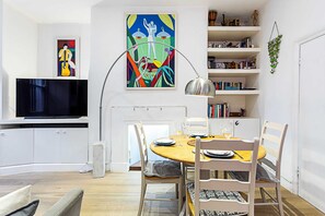 Dining - Luxurious Victorian Home (London)