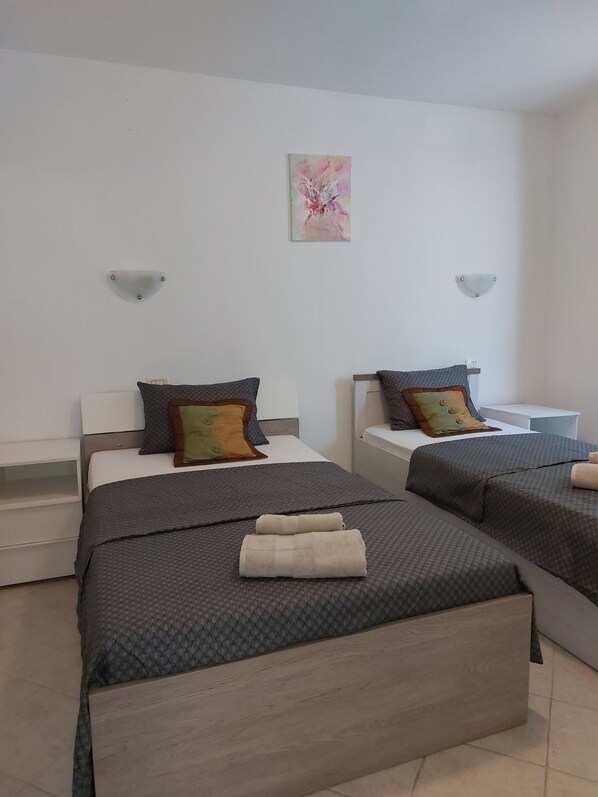 1 bedroom, free WiFi, bed sheets