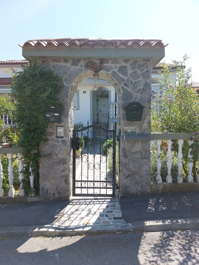 A peaceful environment for complet relaxsation, 10 min. by car to Koper beach...
