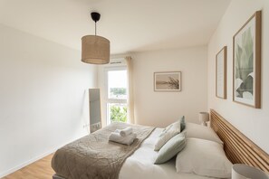 2 bedrooms, iron/ironing board, free WiFi, bed sheets