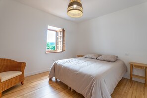 4 chambres, fer et planche à repasser, Wi-Fi gratuit, draps fournis
