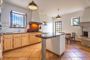 Fridge, microwave, oven, dishwasher