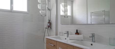 Hair dryer, towels