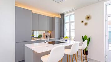 Frigorifero, microonde, forno, lavastoviglie