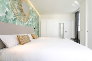 1 dormitorio, tabla de planchar con plancha, wifi y ropa de cama
