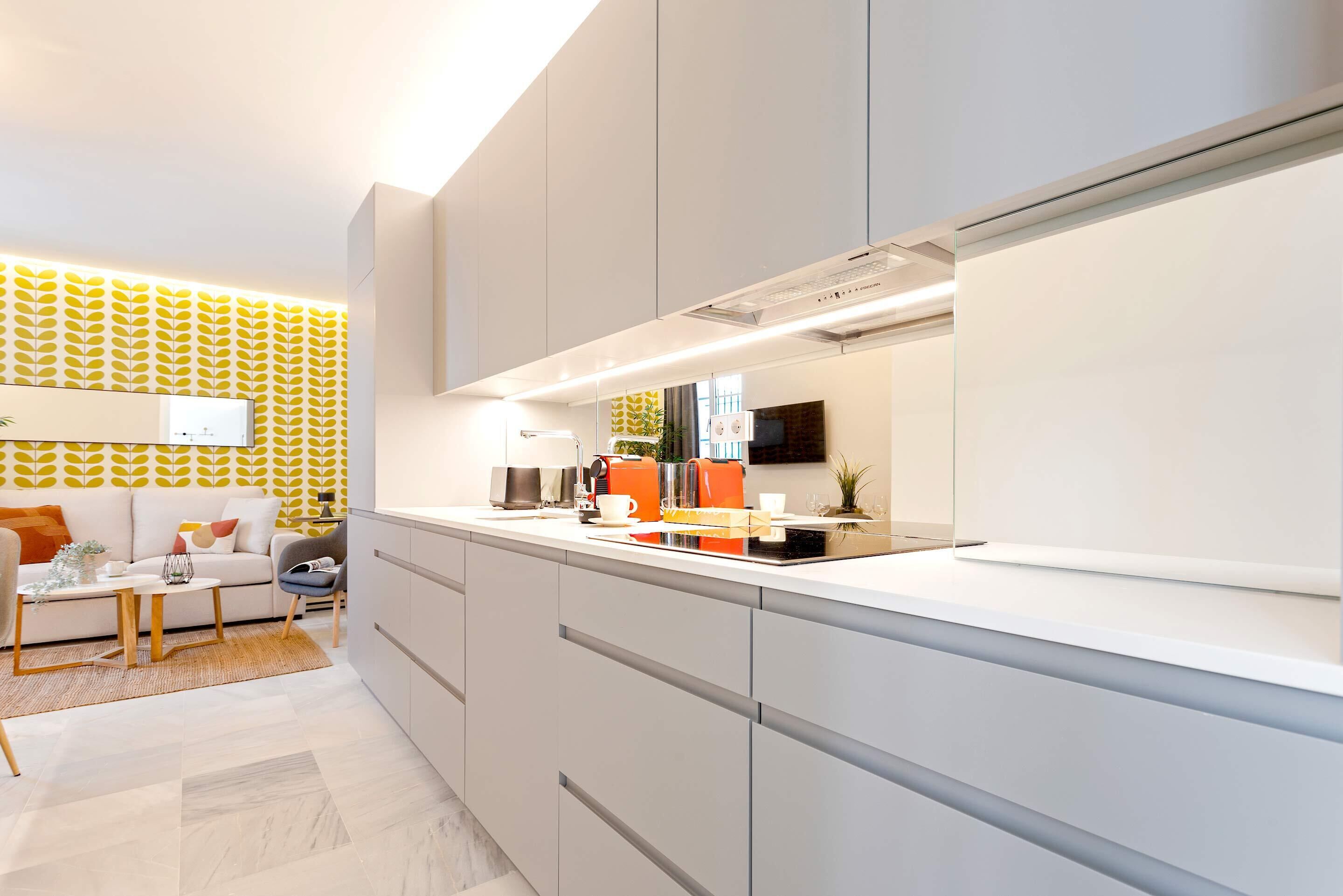 Réfrigérateur, micro-ondes, four, lave-vaisselle